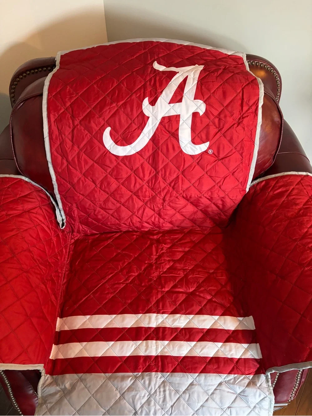 Alabama Crimson Tide Quilted Chair Cover Red and White Collegiate Recliner NCAA